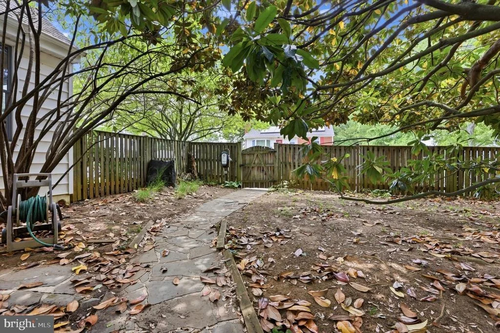 Photo of 411 LUDLOW ROAD