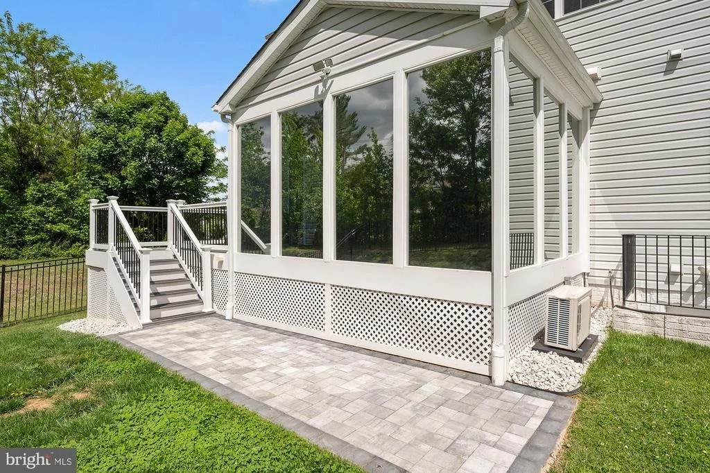 Photo of 821 BENTGRASS DRIVE
