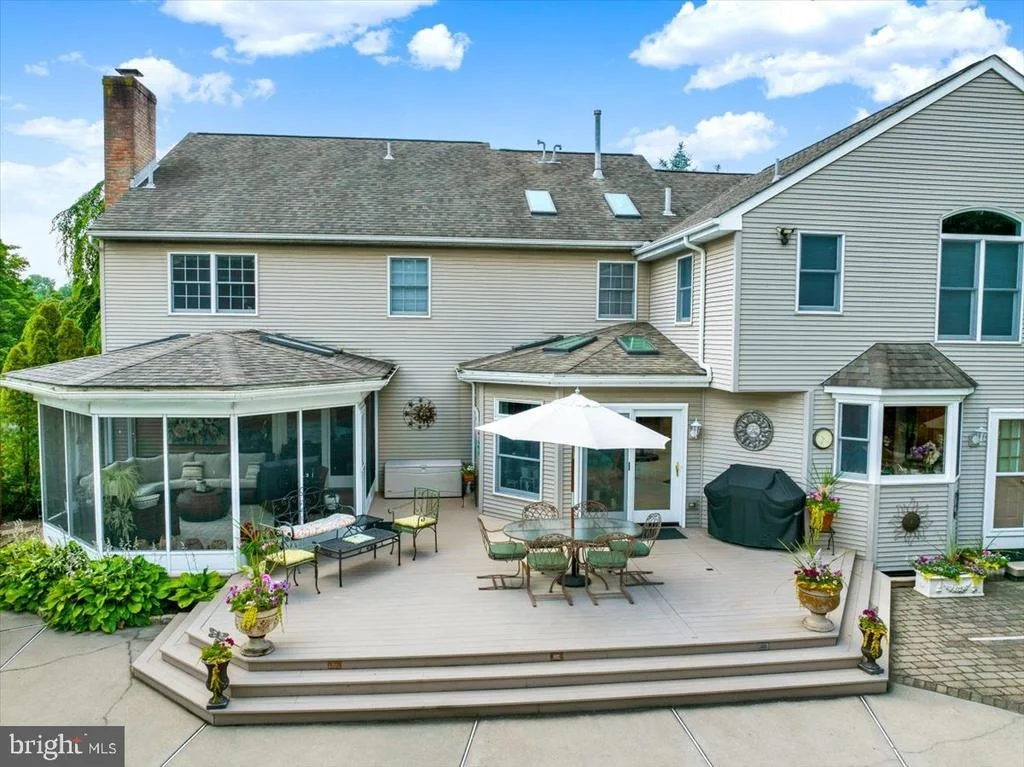 Photo of 225 LOGAN AVENUE
