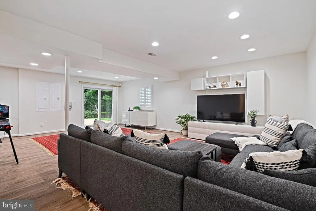 Photo of 7712 LEAR ROAD