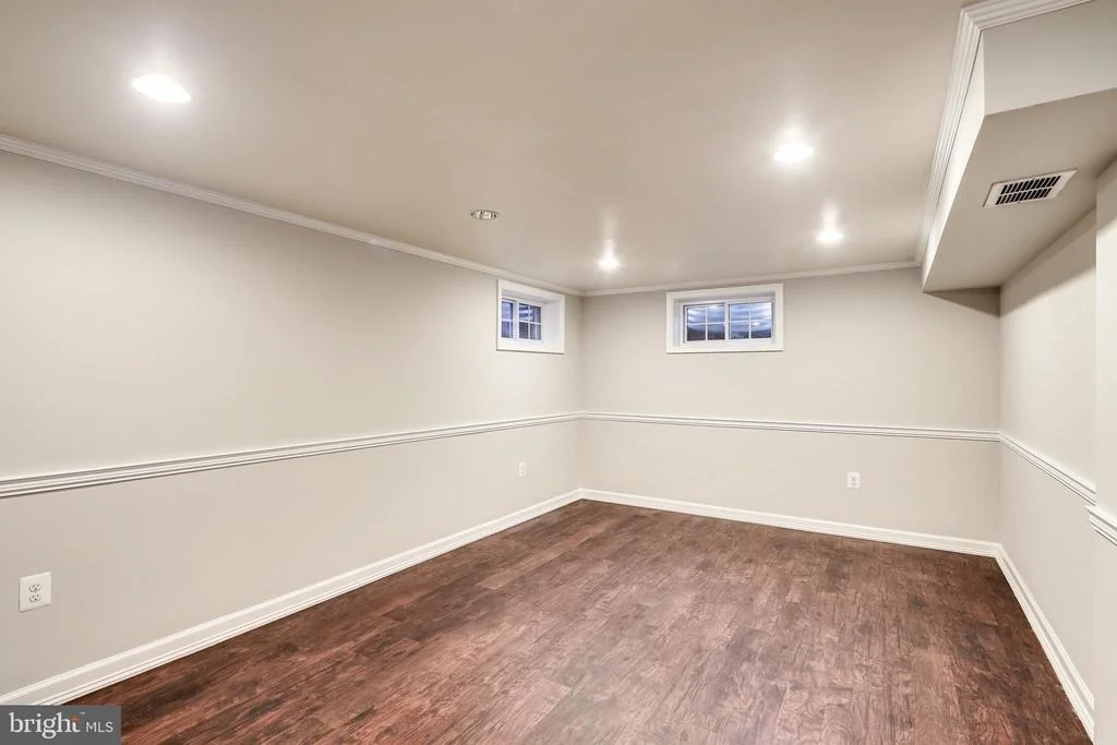 Photo of 505 E SCHUYLER ROAD