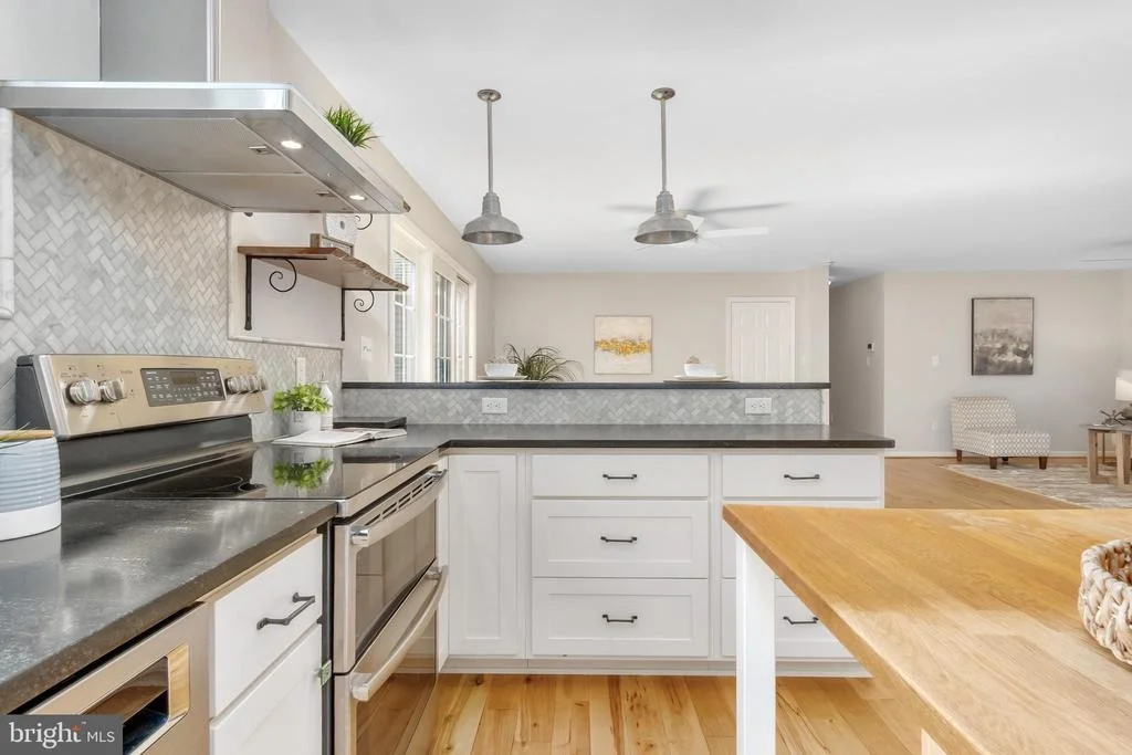 Photo of 8613 HOLLOW ROAD