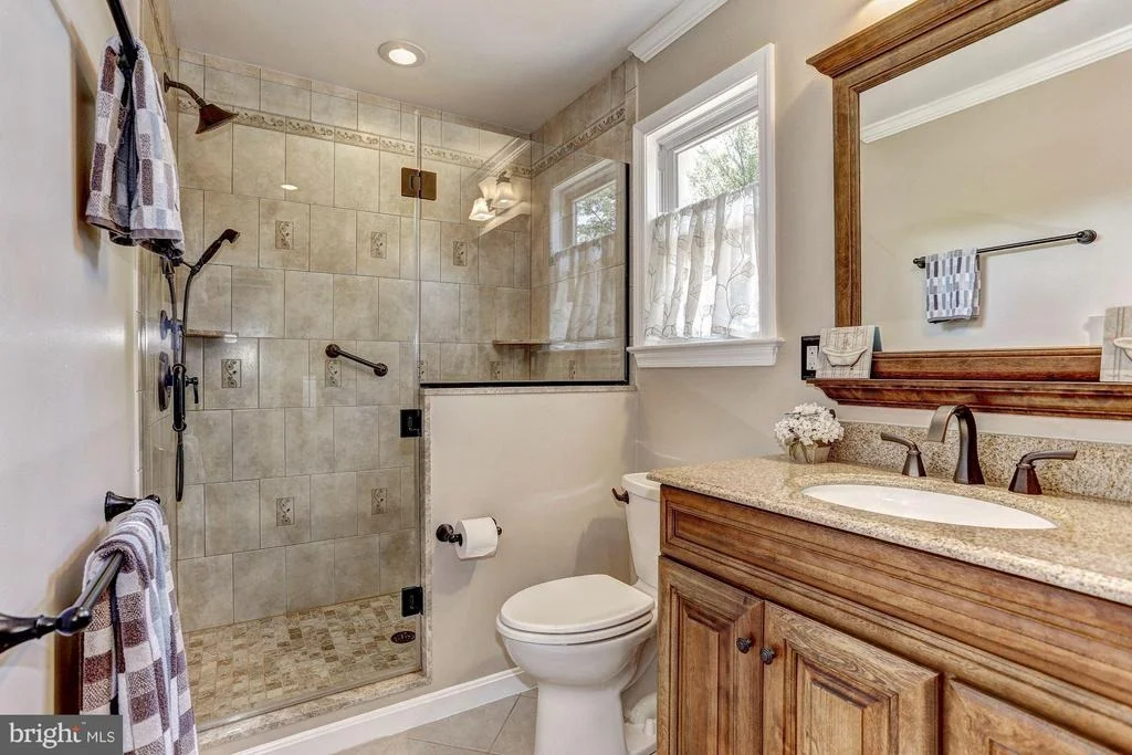 Photo of 18312 QUEEN ELIZABETH DRIVE