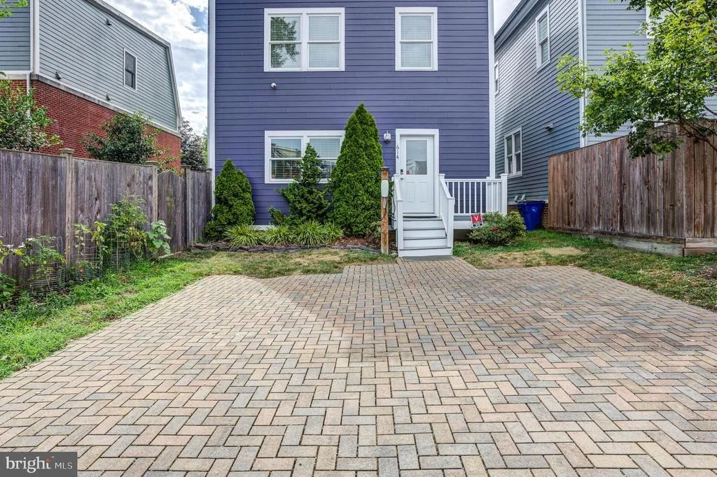 Photo of 614 N BENTZ STREET N