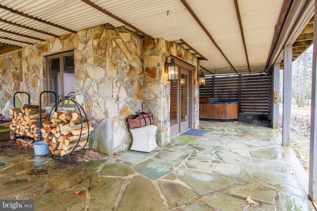 Photo of 925 PINE TREE POINT ROAD