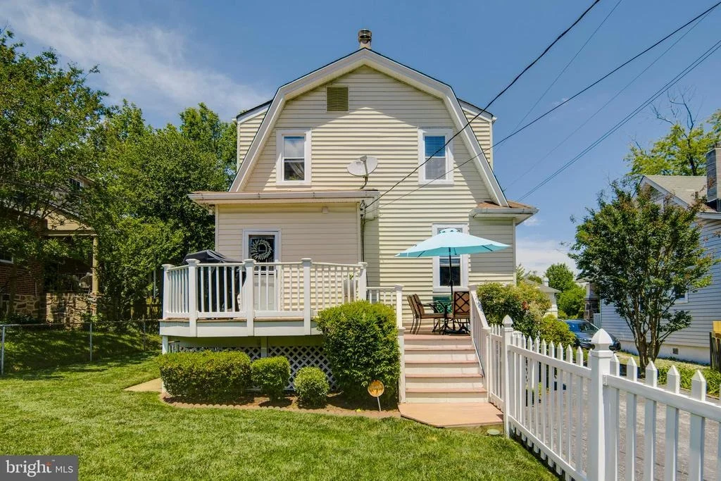 Photo of 618 ALDERSHOT ROAD
