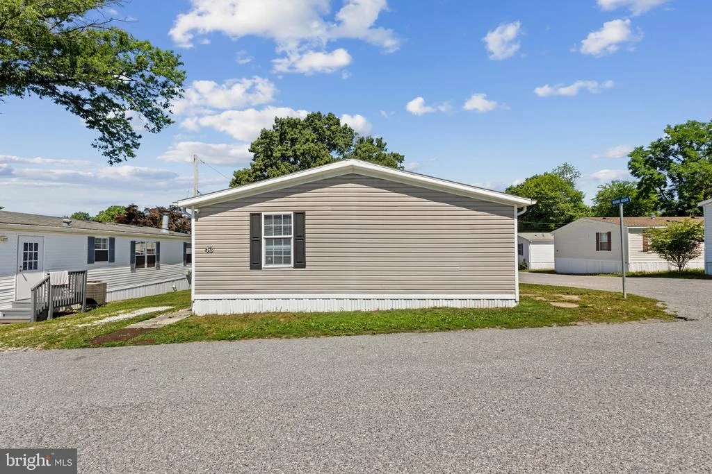 Photo of 43 MIDWAY AVENUE