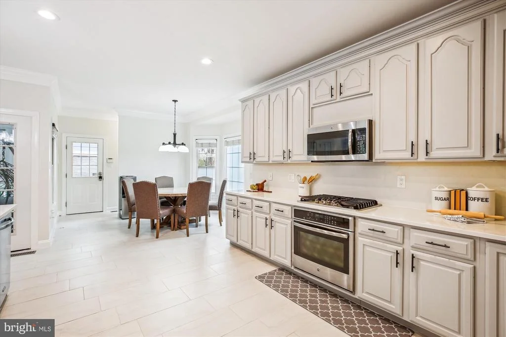 Photo of 302 TSCHIFFELY SQUARE ROAD