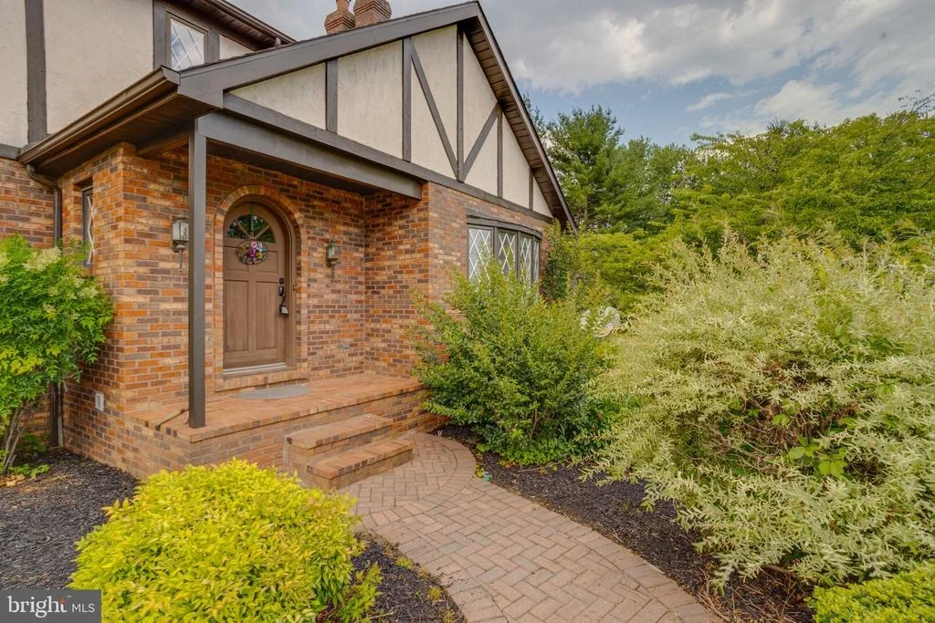 Photo of 2300 KINGS ARMS DRIVE