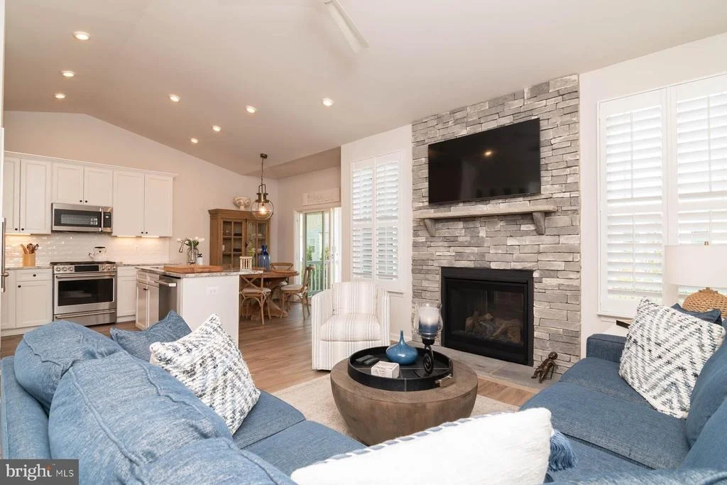 Photo of 25087 TREEVIEW LANE