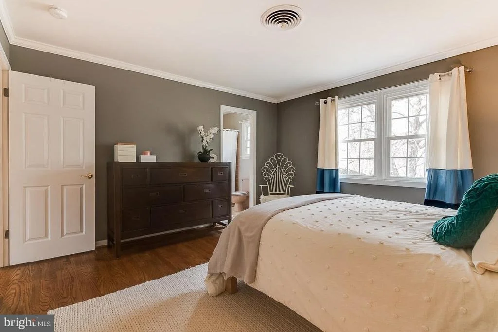 Photo of 9702 LONGVIEW DRIVE