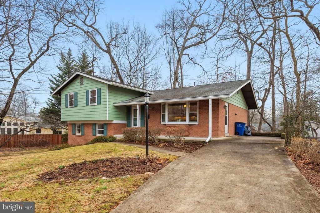 Photo of 11705 DEVILWOOD COURT