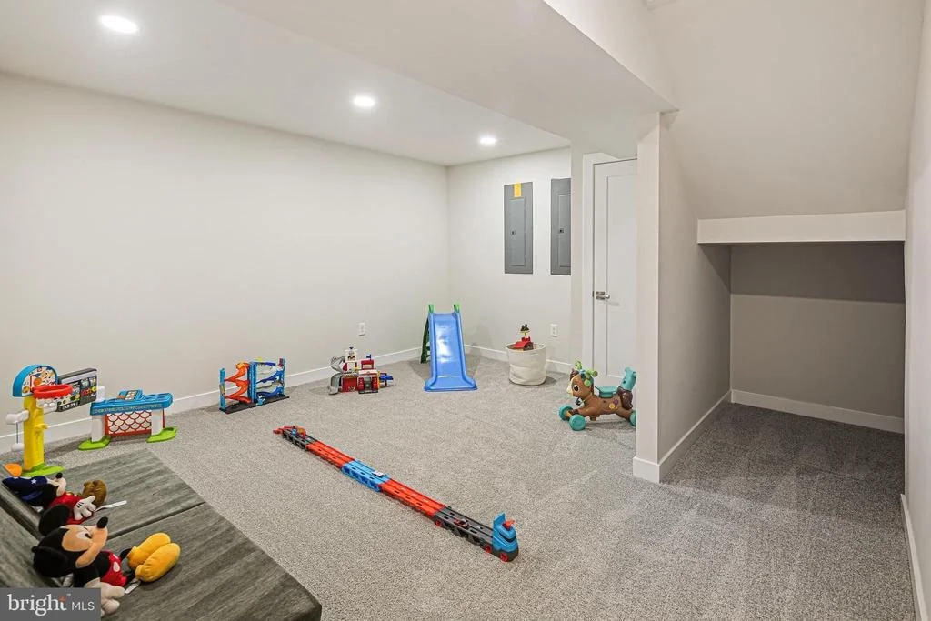 Photo of 6023 CHARLES HENRY PLACE