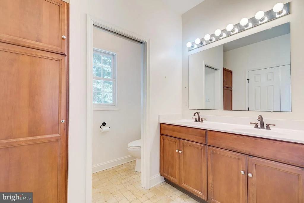 Photo of 142 W SHORE DRIVE