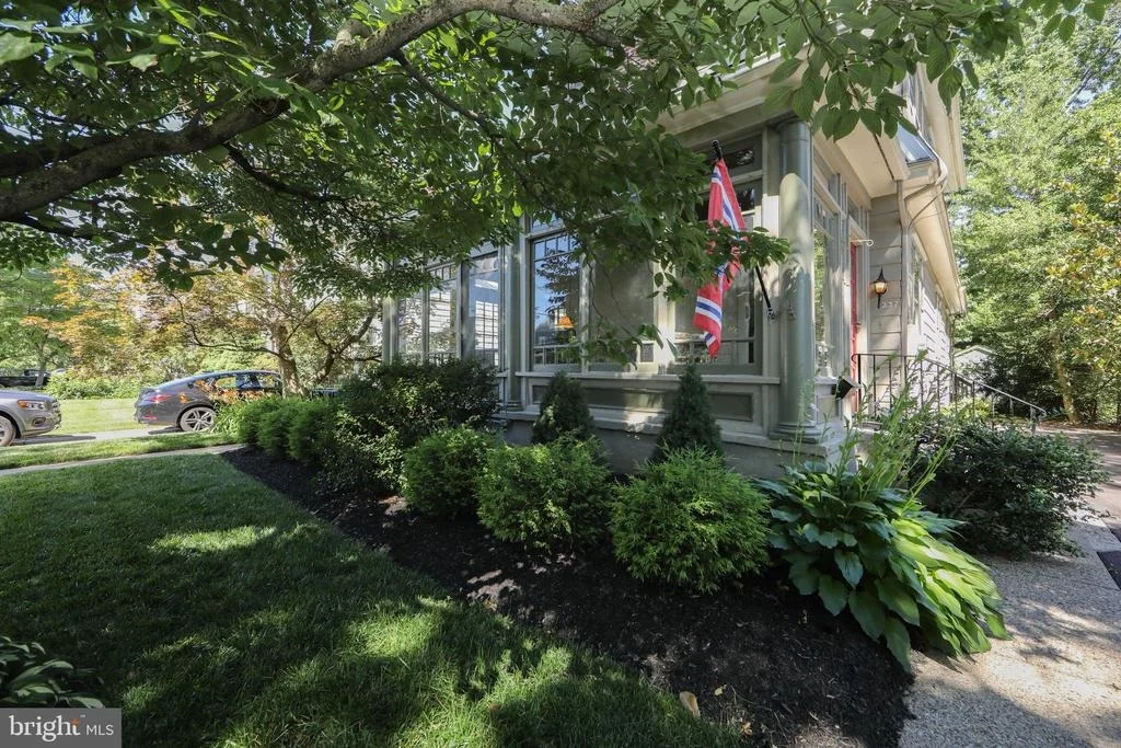 Photo of 237 RHOADS AVENUE