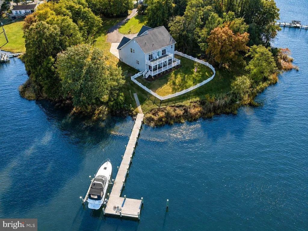 Photo of 3956 HONEYSUCKLE DRIVE