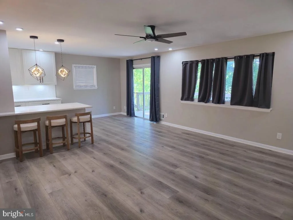 Photo of 6318 BARRS LANE
