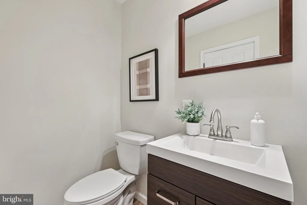Photo of 7584 CARLIN ROAD