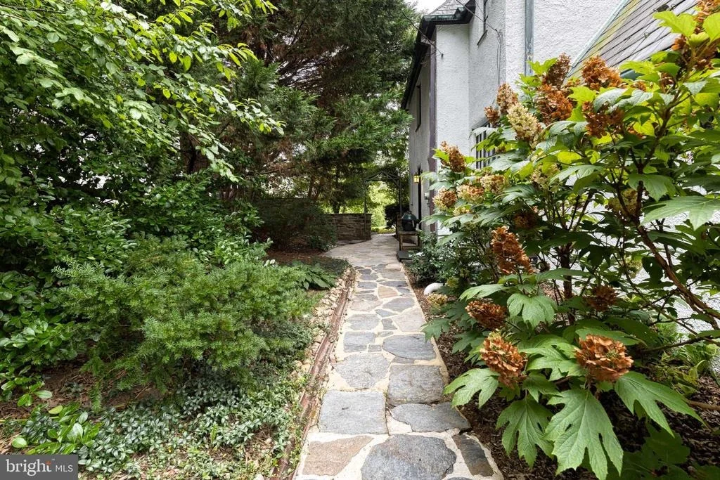 Photo of 304 TAPLOW ROAD