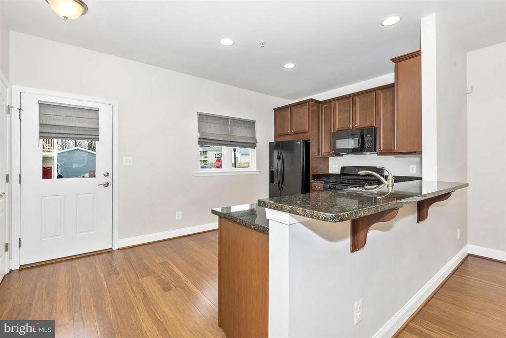 Photo of 40 6TH STREET W