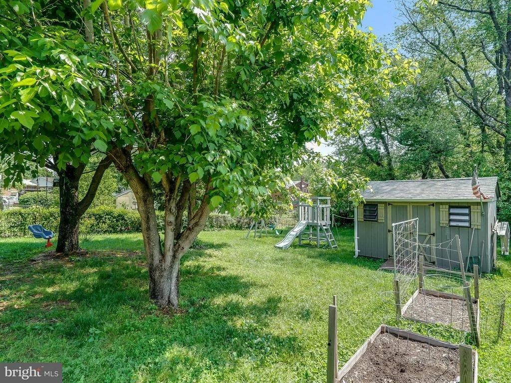 Photo of 12117 EDGEMONT STREET