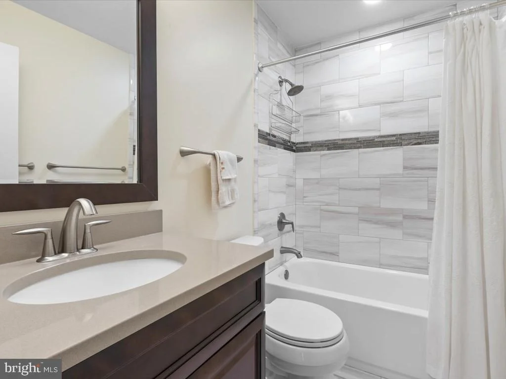 Photo of 15058 HOLLEYSIDE DRIVE