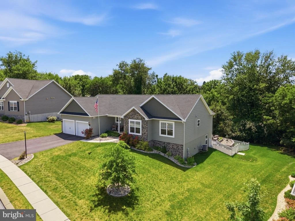 Photo of 43 HUNTMASTER DRIVE