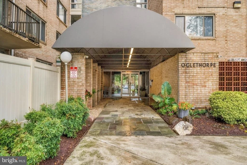 Photo of Unit 607 at 4410 OGLETHORPE STREET