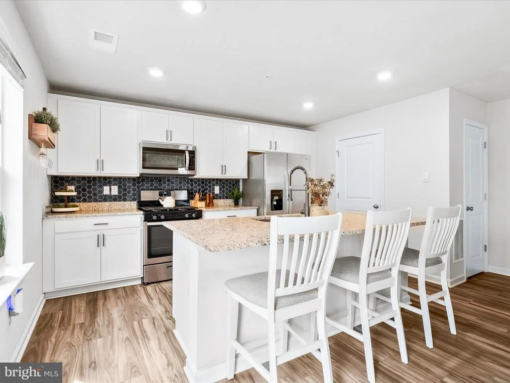 Photo of 2051 POMONA WAY