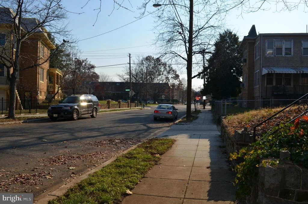 Photo of 5712 3RD PLACE NW