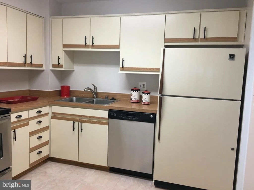 Photo of Unit 3810 at 15115 INTERLACHEN DRIVE