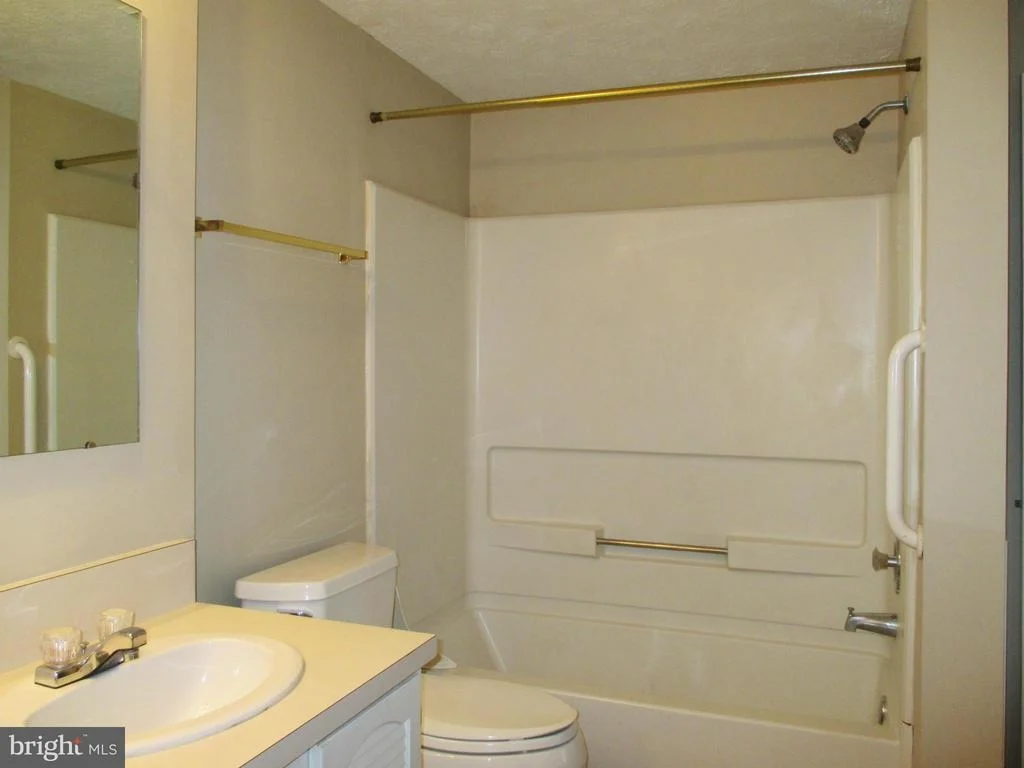 Photo of Unit G at 810 STRATFORD WAY