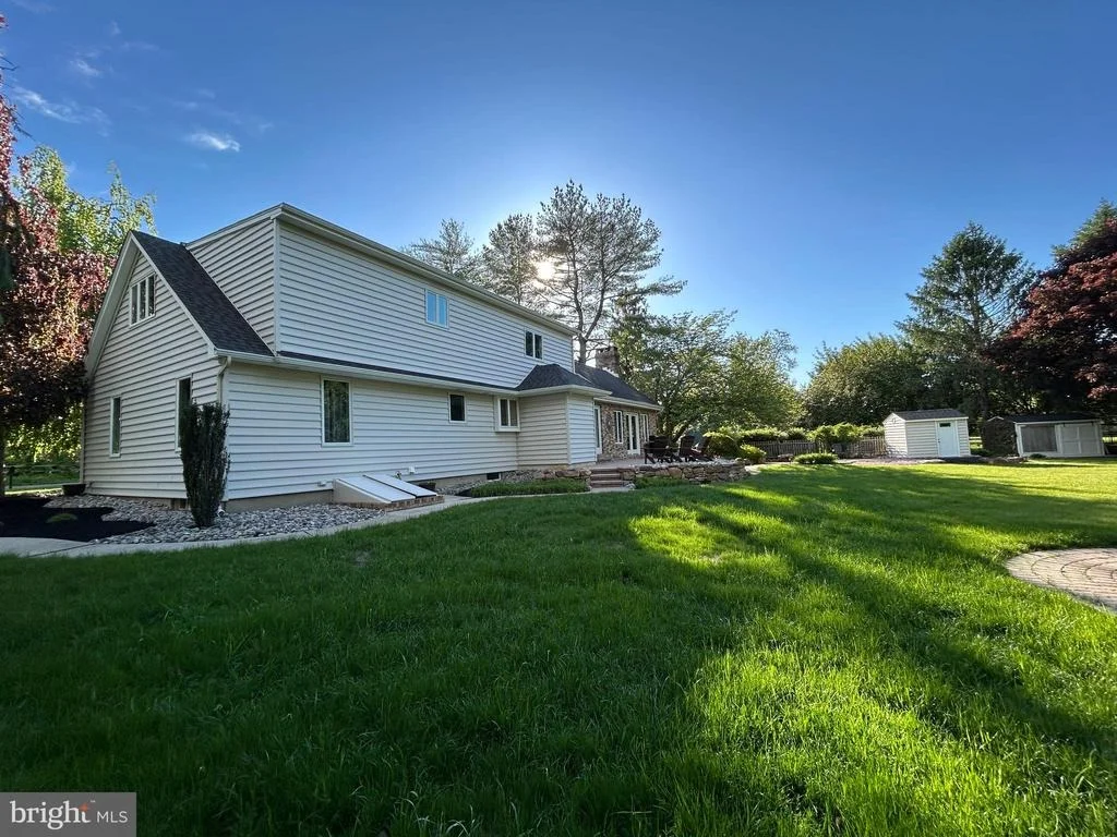 Photo of 902 N ISLAND ROAD