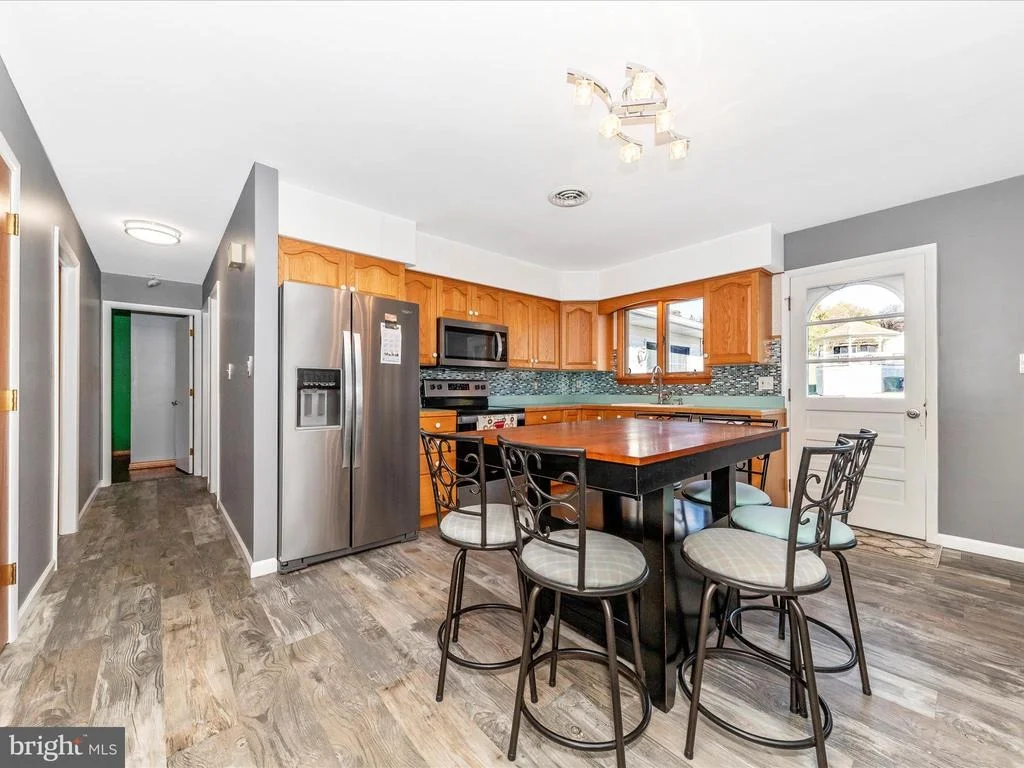 Photo of 9242 OAK TREE CIRCLE