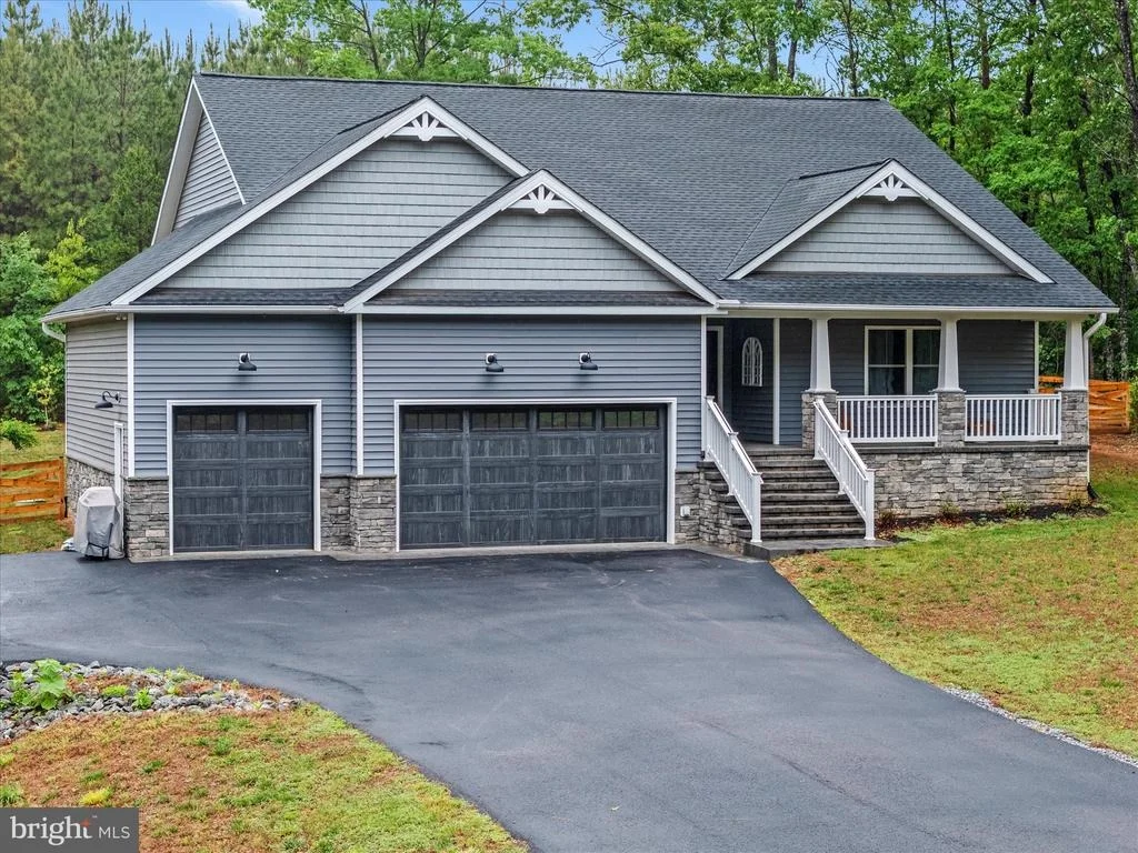 Photo of 367 PINEHURST DRIVE