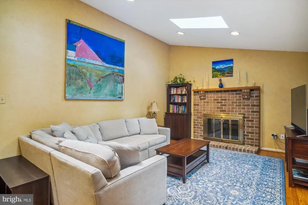 Photo of 2427 HENSLOWE DRIVE