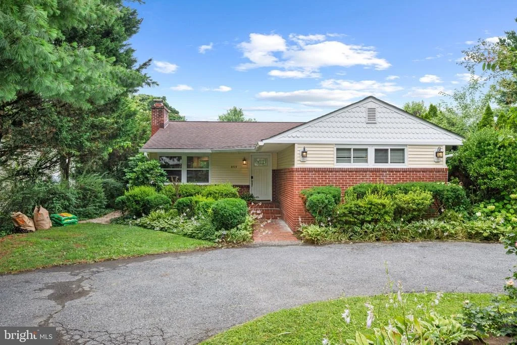 Photo of 803 JOPPA ROAD W