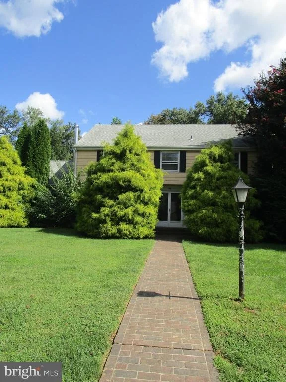 Photo of 40 W FAIRWAY CIRCLE