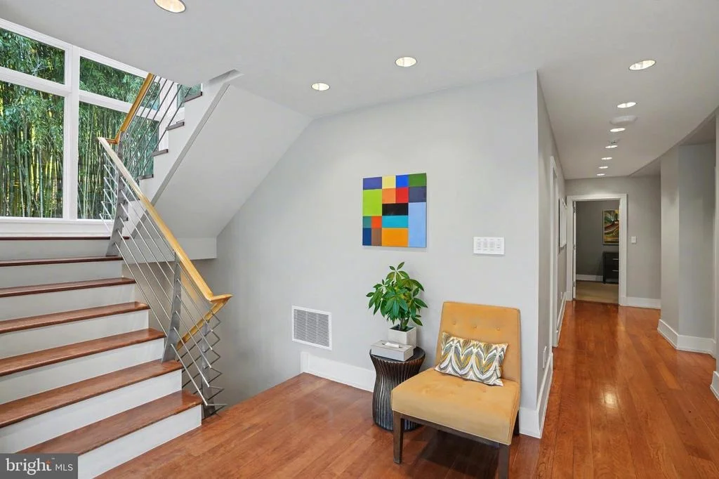 Photo of 1100 CREST LANE