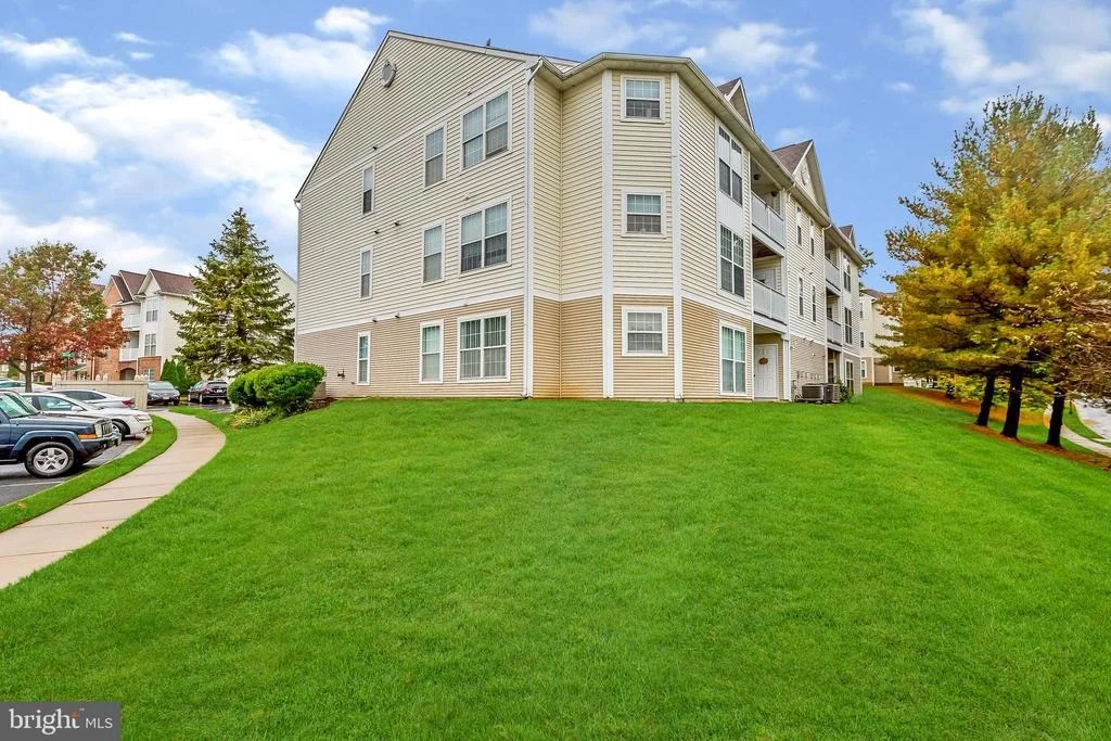 Photo of Unit 3A at 2103 WAYSIDE DRIVE