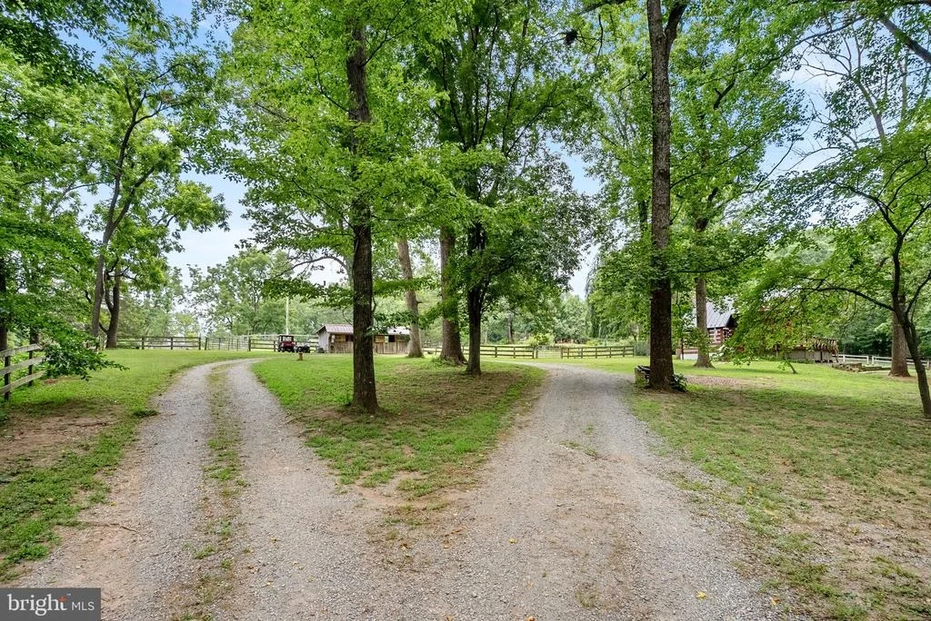 Photo of 1263 FROGTOWN ROAD