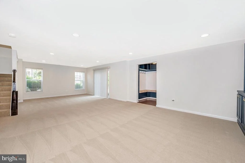 Photo of 8420 CLIFFVIEW LANE