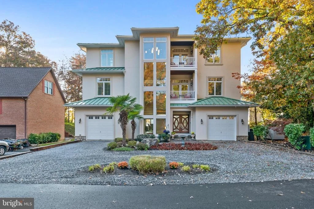 Photo of 206 HARBOR DRIVE