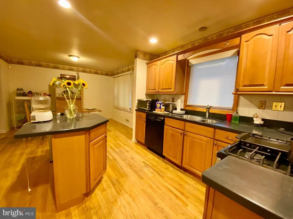 Photo of 418 MIDSTREAMS ROAD