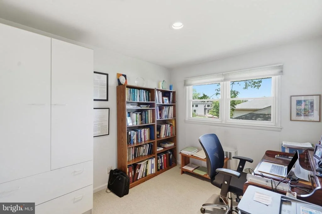 Photo of 2303 FARRINGDON ROAD