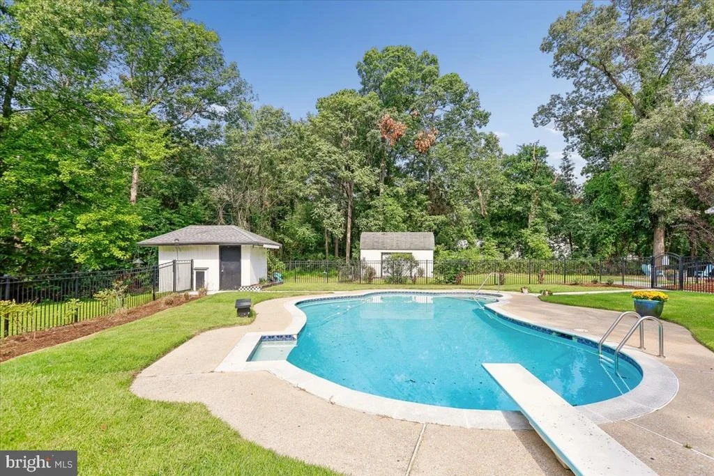 Photo of 833 MEADOW ROAD