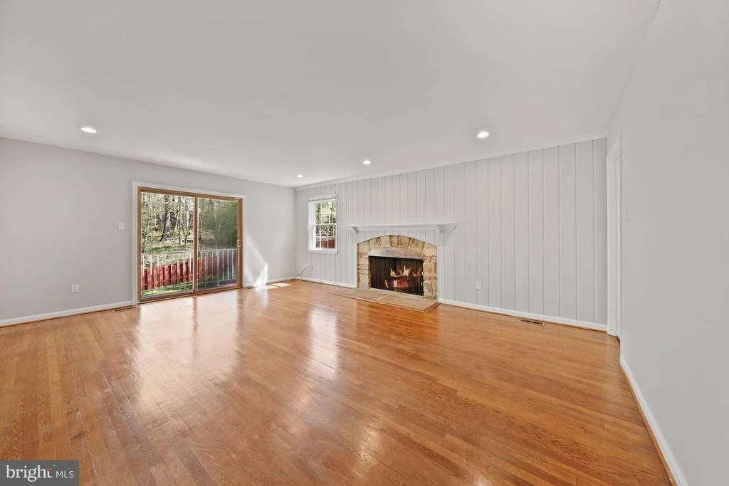 Photo of 1445 LAUREL HILL ROAD