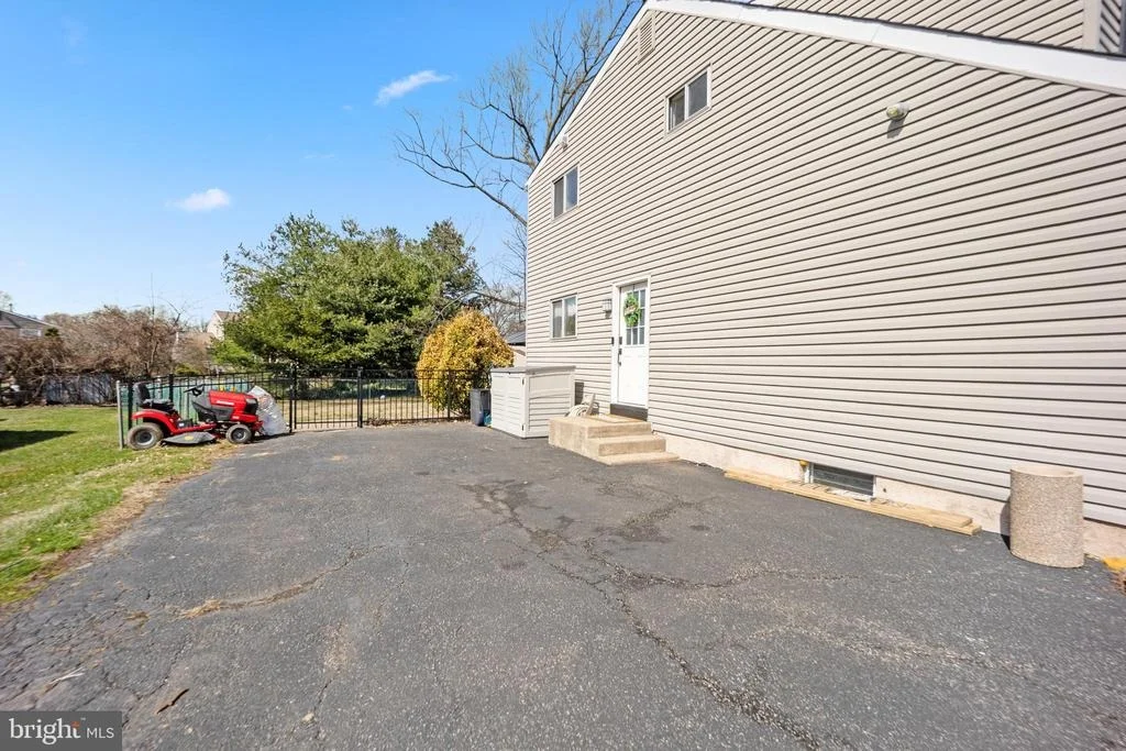 Photo of 1012 MEARNS ROAD