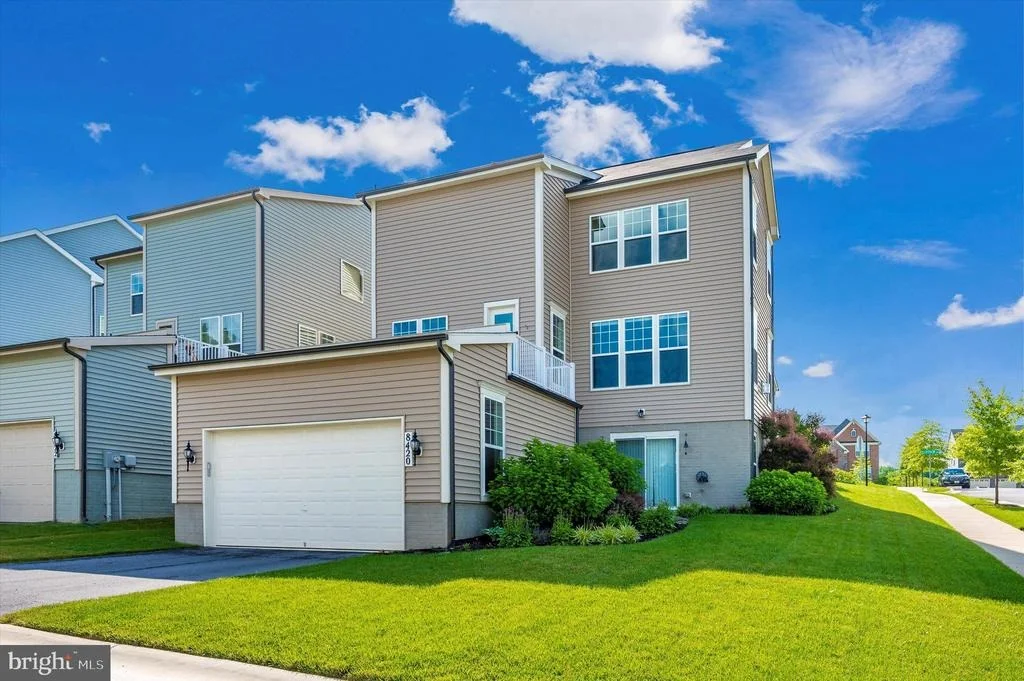 Photo of 8420 CLIFFVIEW LANE