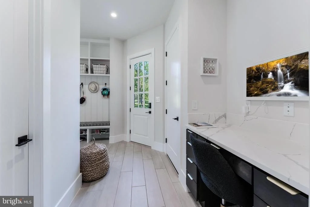 Photo of 952 WALKER ROAD